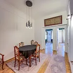 Opera Family Apartmán